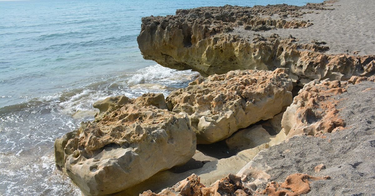 Blowing Rocks Preserve