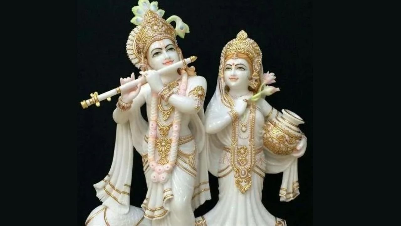 Story And Significance of Radha Krishna Marble Statue